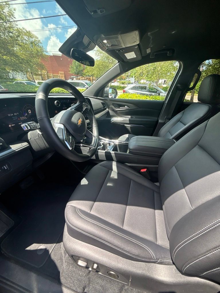 Used 2026 Chevrolet Traverse LT AWD/4WD image 12