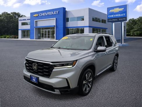 Used 2025 Honda Pilot Touring image 2