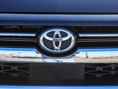 Used 2023 Toyota 4Runner Limited image 11