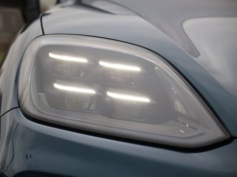 New 2026 Porsche Cayenne GTS image 16