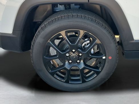 New 2026 Jeep Compass Latitude image 19