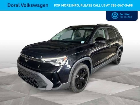 Used 2025 Volkswagen Taos SE FWD image 1
