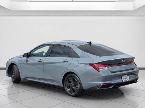 Used 2021 Hyundai Elantra SEL FWD image 7