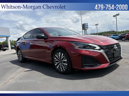 Used 2024 Nissan Altima 2.5 SV FWD image 3