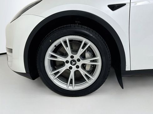 Used 2023 Tesla Model Y Long Range image 28