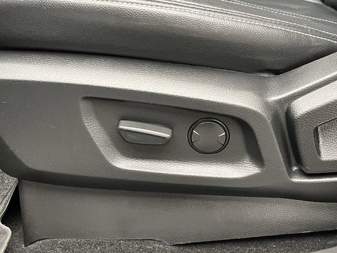 Used 2019 Ford Ranger XLT w/ Equipment Group 302A Luxury AWD/4WD image 10