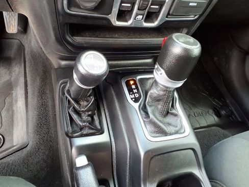 Used 2021 Jeep Wrangler Unlimited Sport AWD/4WD image 28