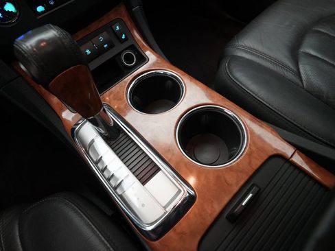 Used 2010 Buick Enclave CXL image 18