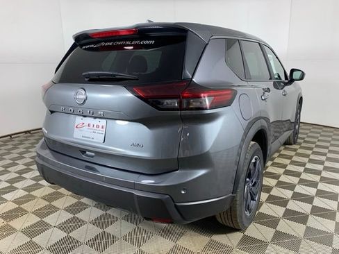 Used 2025 Nissan Rogue SV AWD/4WD image 13