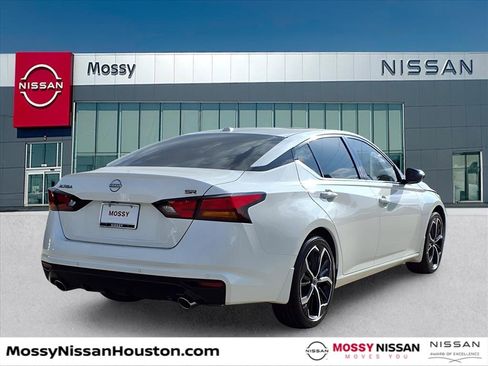 New 2025 Nissan Altima 2.5 SR image 7