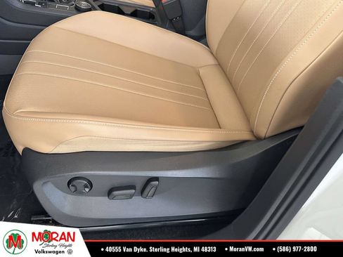 Certified 2023 Volkswagen Tiguan SE R-Line AWD/4WD image 21