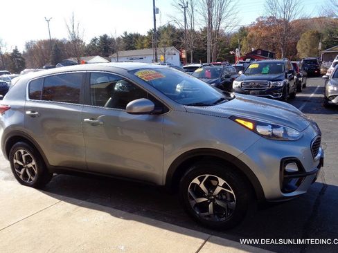 Used 2022 Kia Sportage LX AWD/4WD image 2