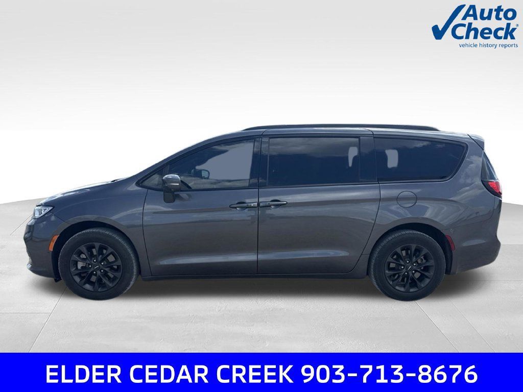 Used 2021 Chrysler Pacifica Touring-L w/ Uconnect Theater Family Group AWD/4WD image 4