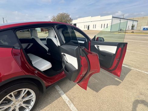 Used 2021 Tesla Model Y Long Range image 19