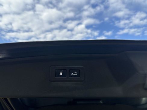 Used 2023 Subaru Outback Premium image 27