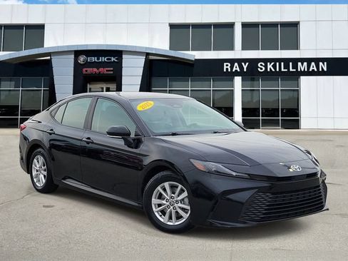 Used 2025 Toyota Camry LE FWD image 1