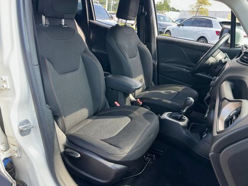 Used 2016 Jeep Renegade 75th Anniversary FWD image 33