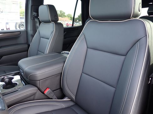 New 2026 GMC Yukon Elevation image 17