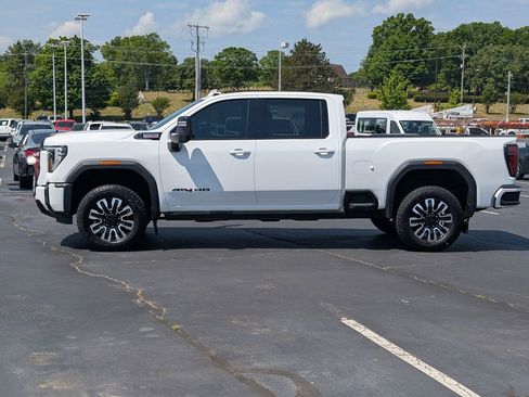 Used 2024 GMC Sierra 2500 AT4 w/ AT4 Premium Plus Package AWD/4WD image 5