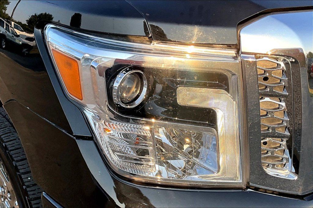 Used 2018 Nissan Titan SL w/ Texas Titan Edition AWD/4WD image 28