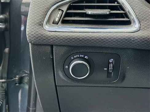 Used 2018 Chevrolet Cruze LT image 10