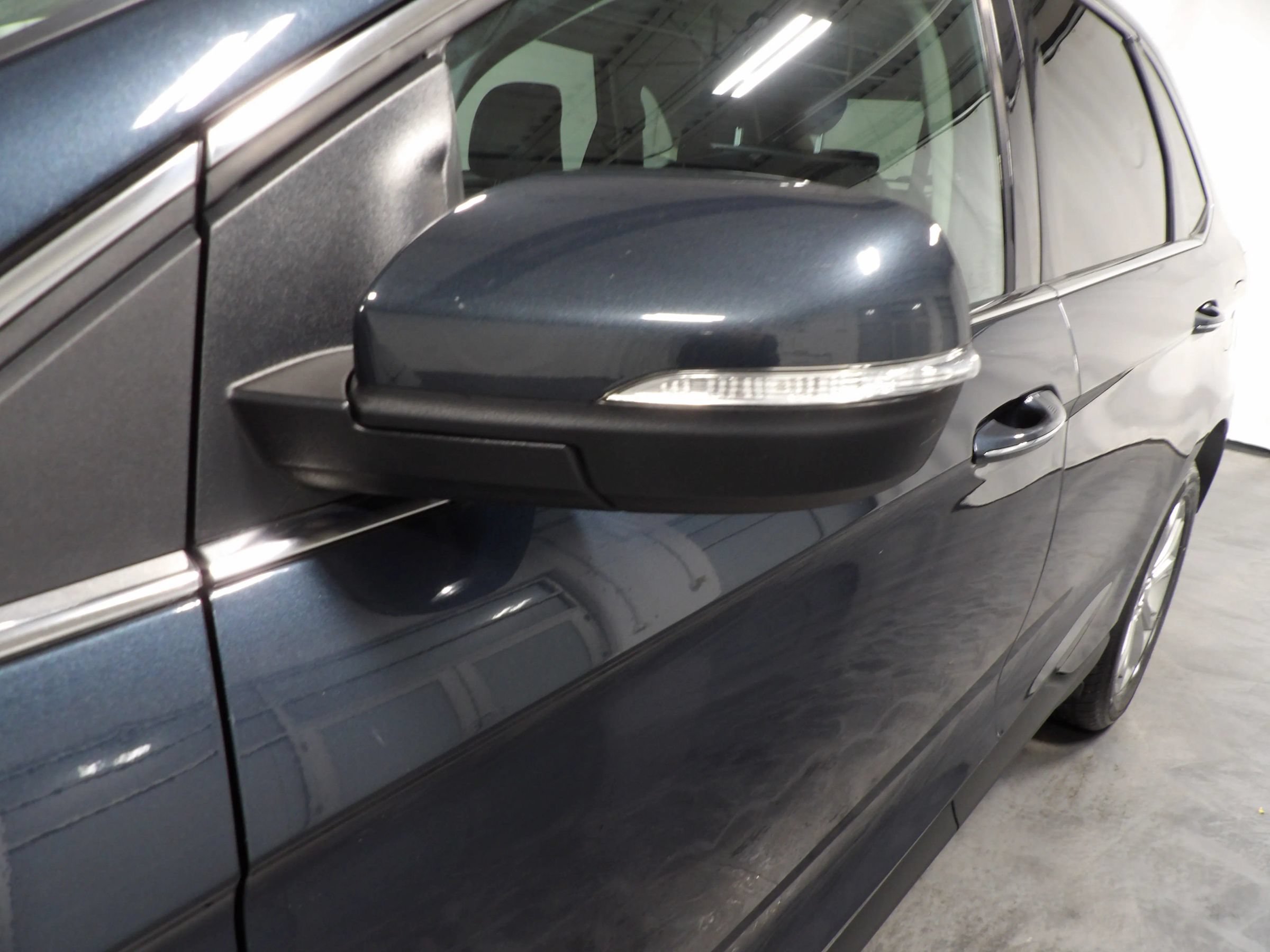 Used 2023 Ford Edge Titanium AWD/4WD image 9