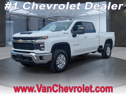 Used 2024 Chevrolet Silverado 2500 LT image 1