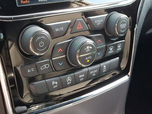 Certified 2019 Jeep Grand Cherokee Laredo AWD/4WD image 16