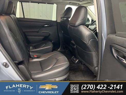 Used 2024 Toyota Highlander XLE image 13