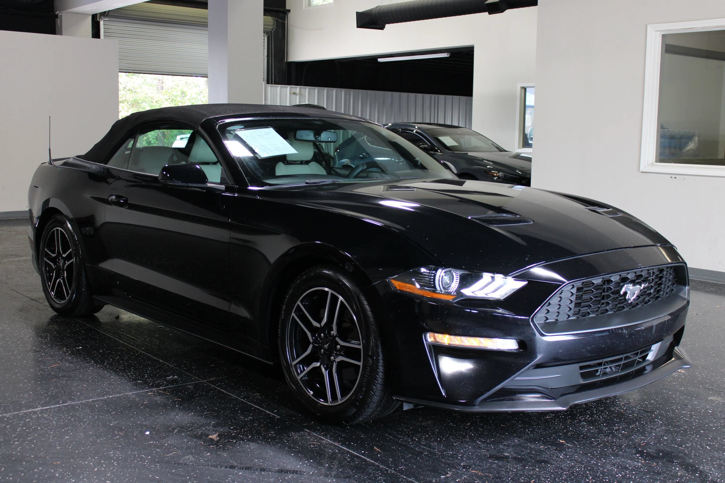 Used 2018 Ford Mustang Premium RWD image 1