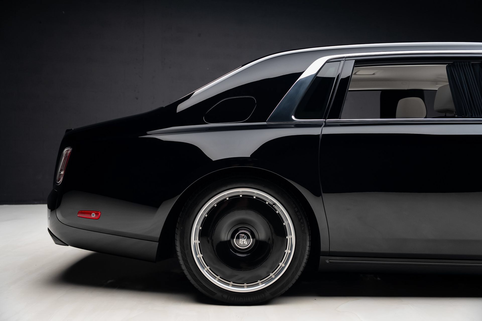 Used 2024 Rolls-Royce Phantom Extended Wheelbase RWD image 35