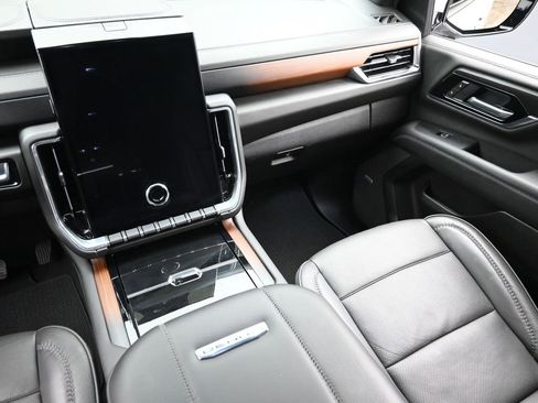 Used 2025 GMC Yukon Denali image 14
