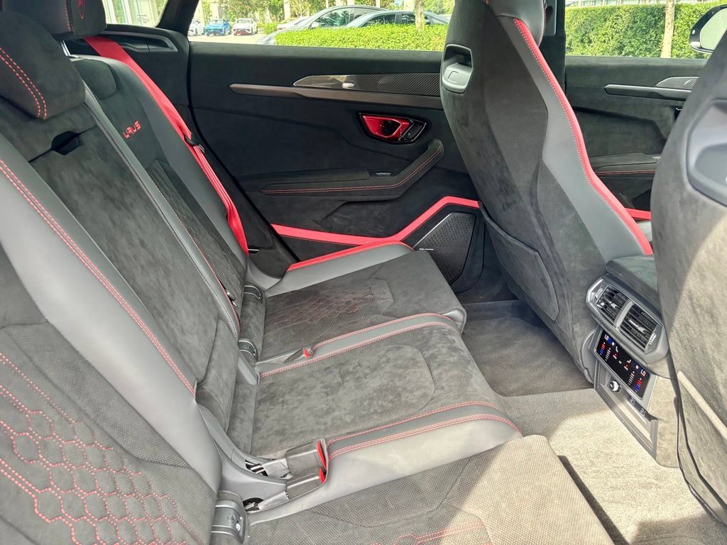 Used 2024 Lamborghini Urus Performante AWD/4WD image 26