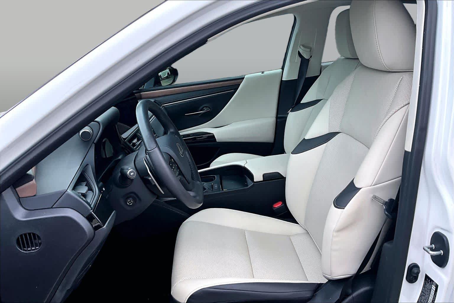 Used 2025 Lexus ES 350 w/ Premium Package FWD image 8