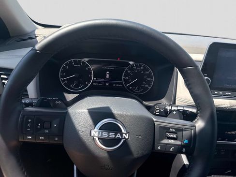 Used 2025 Nissan Rogue SV AWD/4WD image 29