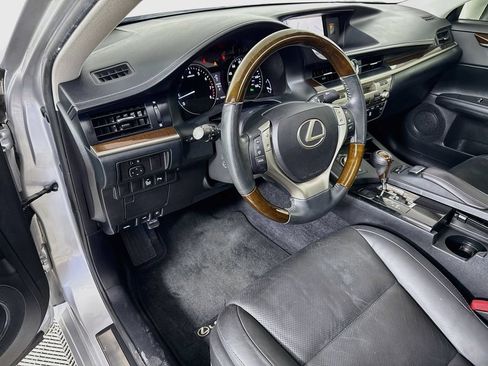Used 2014 Lexus ES 350 w/ Luxury Package FWD image 9