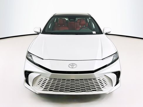 Used 2025 Toyota Camry XSE FWD image 2
