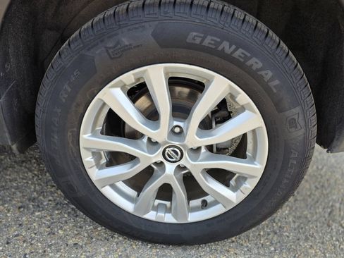 Used 2019 Nissan Rogue SV AWD/4WD image 37