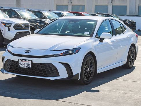 Certified 2026 Toyota Camry SE image 3