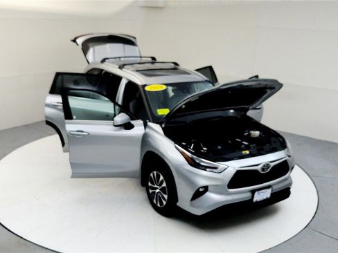 Certified 2024 Toyota Highlander XLE image 21