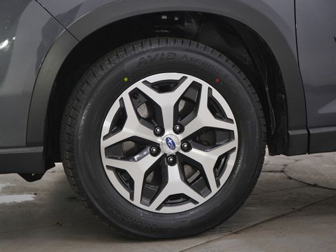 Used 2023 Subaru Forester Premium image 31