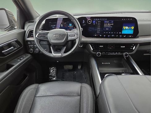 Used 2025 Chevrolet Suburban Z71 AWD/4WD image 20