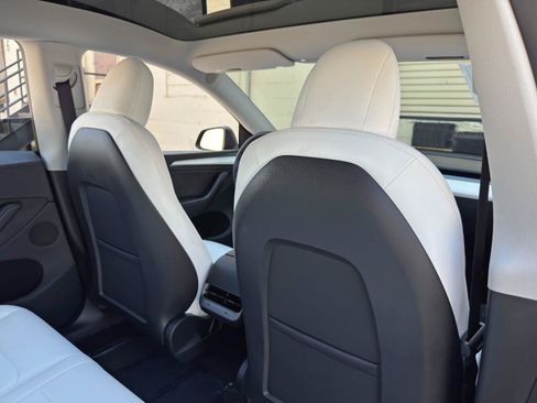 Used 2023 Tesla Model Y Performance AWD/4WD image 35