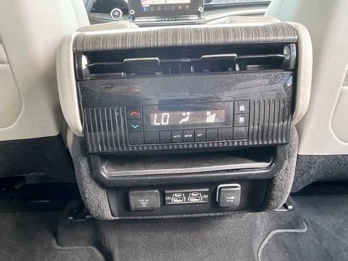 Used 2022 Jeep Wagoneer Series II RWD image 47
