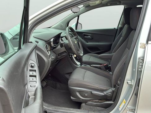 Used 2020 Chevrolet Trax LT AWD/4WD image 13