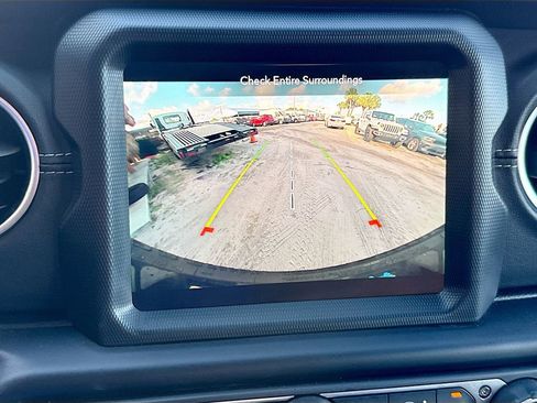 Used 2023 Jeep Wrangler Unlimited Sahara w/ Cold Weather Group image 15