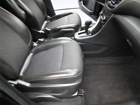 Used 2022 Chevrolet Trax LT w/ Midnight Edition image 26