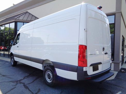 Used 2025 Mercedes-Benz Sprinter 2500 image 7