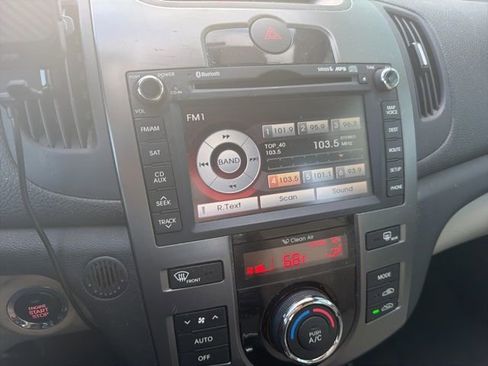 Used 2013 Kia Forte EX w/ Tech Pkg FWD image 21