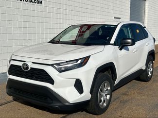 Used 2024 Toyota RAV4 LE video 1
